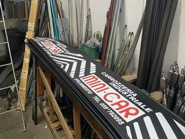 Profili parafango con logo Mini Car per carrozzeria industriale
