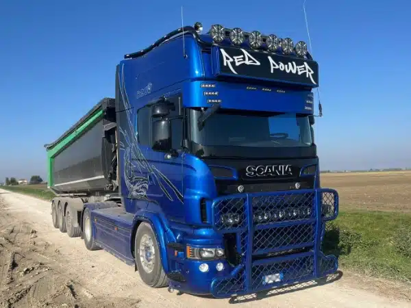 allestimento-e-personalizzazione-autocarro-con-cassone-scania