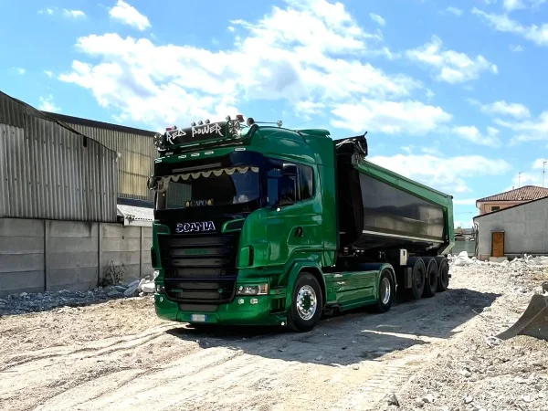 autocarro-scania-personalizzato-in-verde