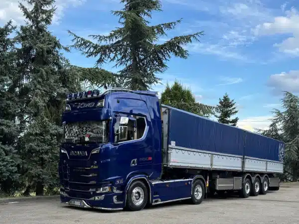 camion-scania-personalizzato-da-mini-car