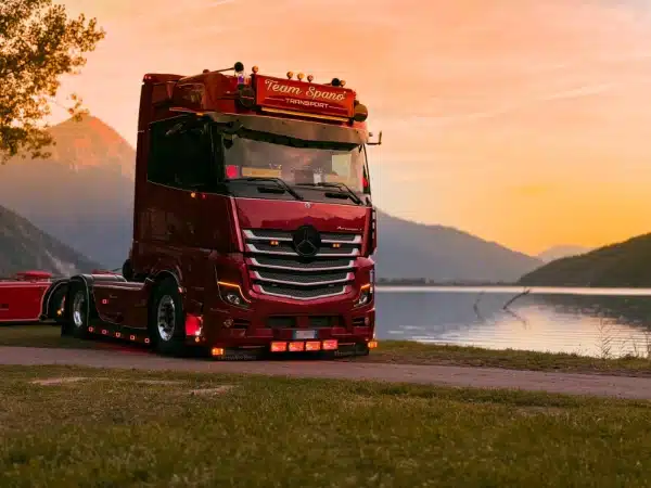 personalizzazione-impianto-di-illuminazione-carrozzeria-camion