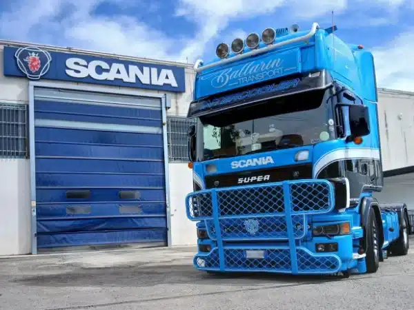 scania-super-verniciato-in-blu
